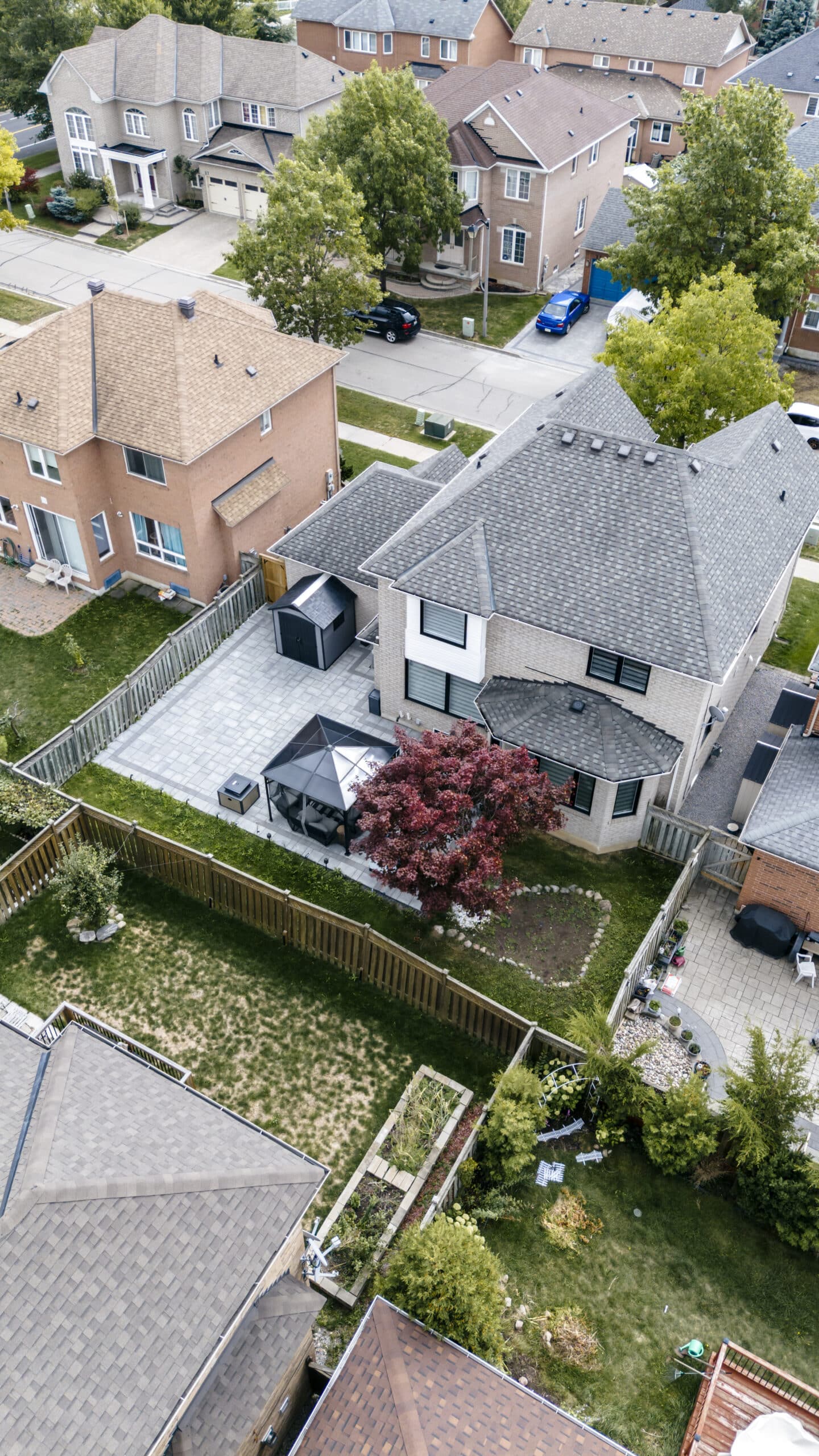 Double-Car Driveway and Backyard Entertainment Space Interlocking
