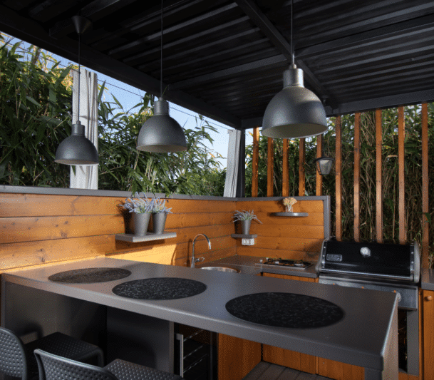 Outdoor kitchen in Ontario